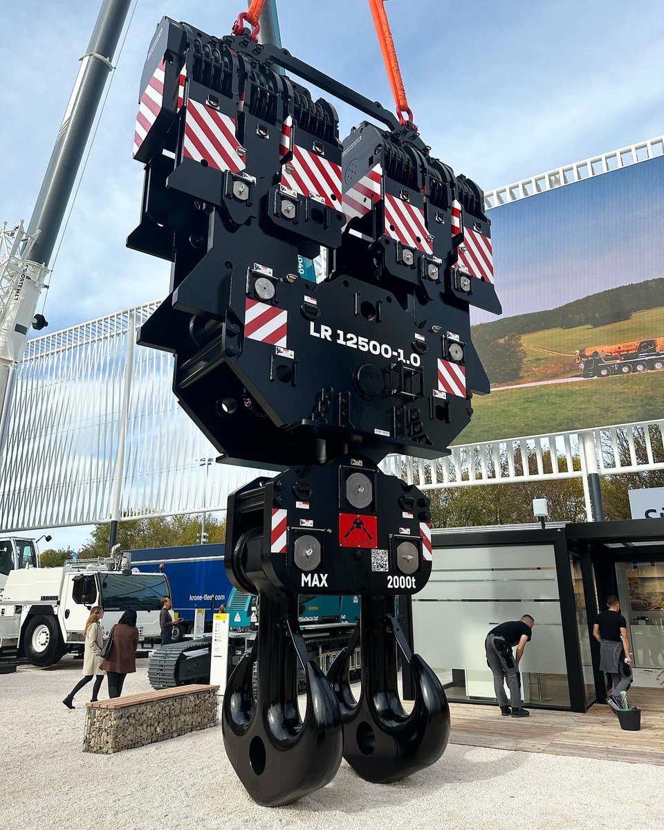 Katie_Cranes's tweet photo. Thatโs not a hook block, this is a hook block ๐ฎ
Hook block of the @LH_Construction LR12500-1.0 on the LR1700-1.0
#liebherr #bauma2022 #thankyou #experience #womeninconstruction #cranes #crawlercrane #bauma #germany #onyoursite #hookblock https://t.co/teybeH2A3N