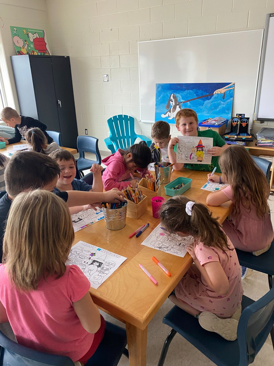 Thank you to Ms. Davidson's grade 1/2 class for helping Mrs. Turnbull with thank you art today for our <a href="/PALSpartners/">PALS</a> and community partners.🦦