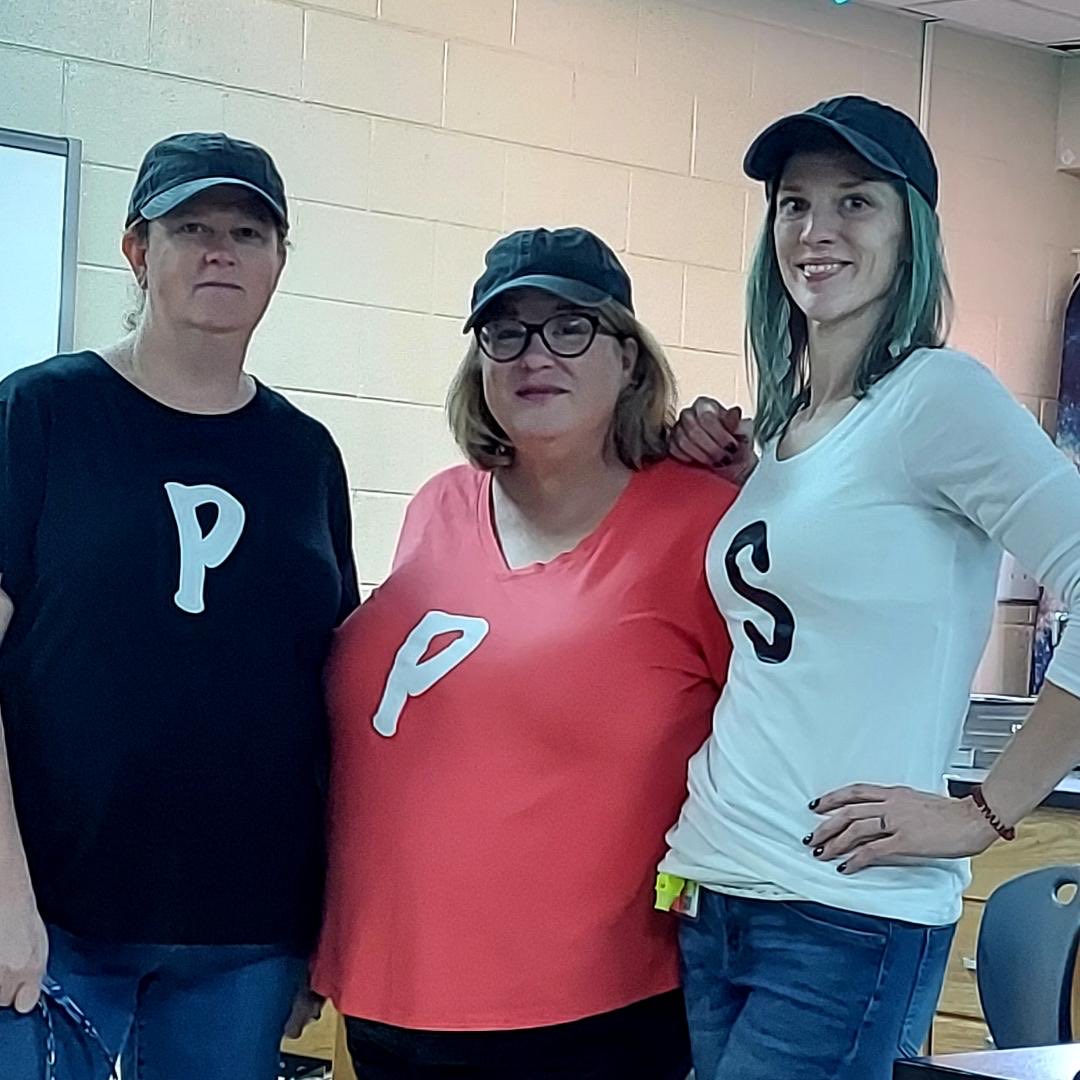 MrsAmyTeague's tweet photo. Twin day was Monday at school, but we went with triplets - salt, pepper, and paprika! https://t.co/jUIlVKAkh1