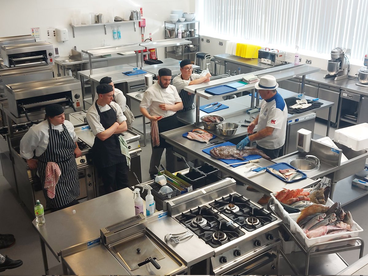 wassy82's tweet photo. Great to have @HalDawson in today conducting a fish masterclass to our Culinary Arts HLAs @bfastmet #culinaryarts #makeitatthemet https://t.co/apwb3OHbpj