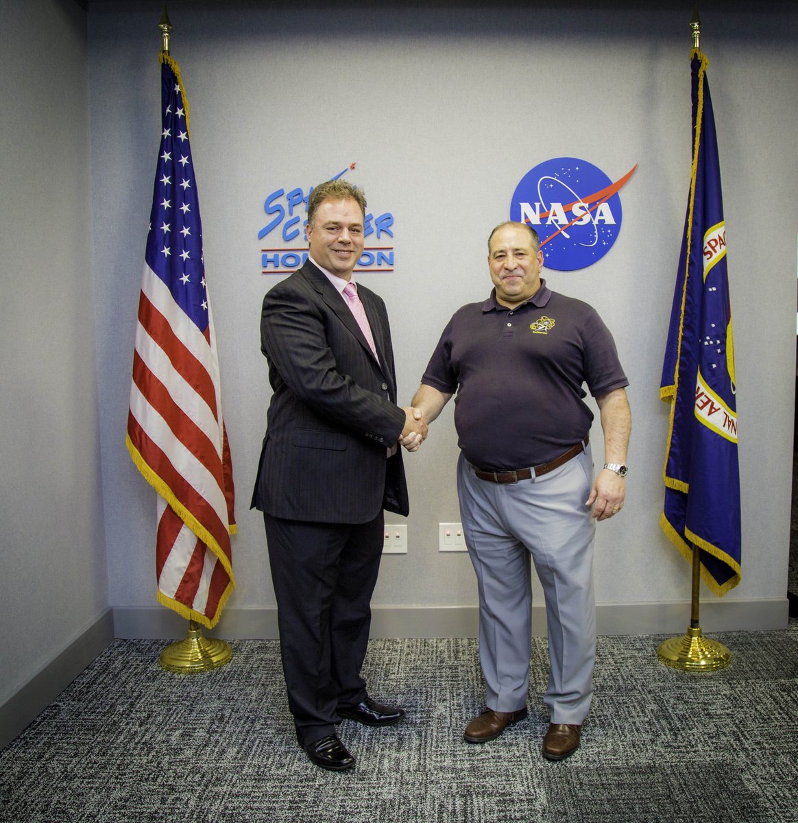 ernestoverdugo's tweet image. Always meet people that are smarter than you, so you could learn from them. #ernestoverdugo #nasa #spacecenter #Houston