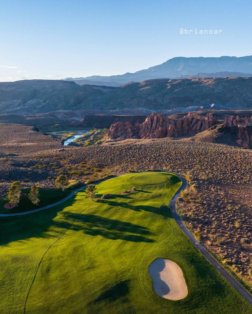 BrianOarGolf's tweet photo. St. George, Utah Golf has a few nice views. 😱🔥⛳️ photo: @BrianOar
⛳️ Sky Mountain Golf Course ⛳️
👉 Book Golf Packages & Tee Times at https://t.co/iMaoEXaDRq or call 345-216-1179 👈
#stgeorgeutahgolf #utahgolf #skymountiangolfcourse #stgeorgeutah #golfdigest #beautifulgolf… https://t.co/KioOVWhznH