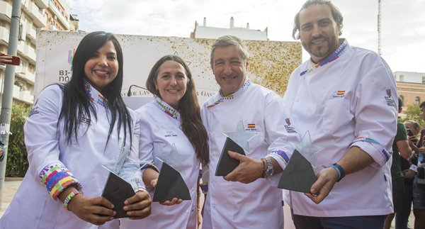 Joan Roca, Chef Tita, Narda Lepes y Xanty Elías, primeras estrellas del Paseo de la Gastronomía Iberoamericana de Huelva agrodiariohuelva.es/?p=130135
<a href="/binomico/">Binómico</a> <a href="/AytoHuelva/">Ayuntamiento Huelva</a> <a href="/CanRocaCeller/">El Celler de Can Roca</a> <a href="/GrupoXe/">GrupoXE</a>
