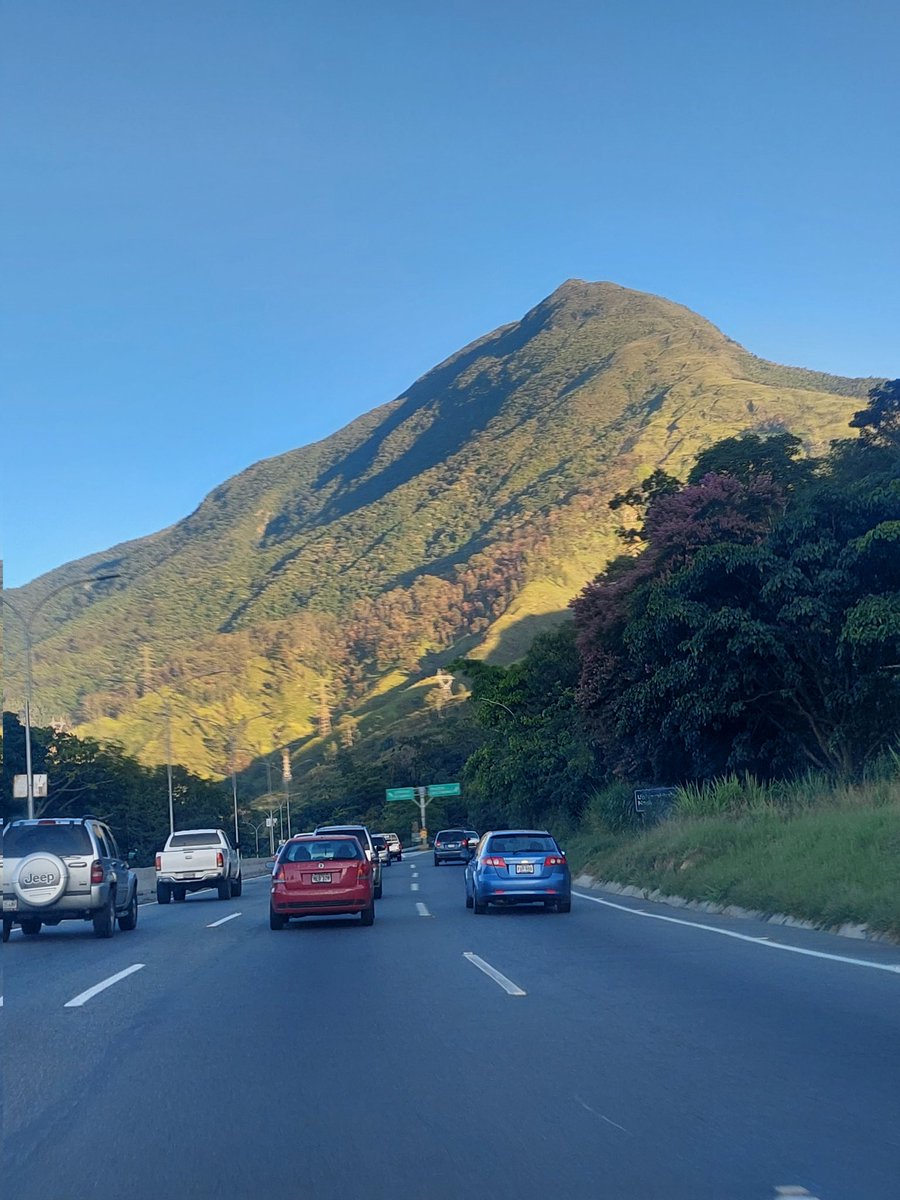 YYRA0240's tweet photo. Caracas 💚 https://t.co/SSJwmXGg5Y