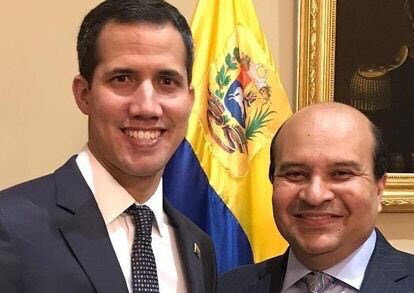 jguaido's tweet photo. Hoy nuestro amigo y compañero de lucha Roland Carreño cumple 2 años secuestrado por la dictadura, es uno de los más de 240 presos políticos de una cadena de mando señalada por delitos de lesa humanidad.

¡Luchamos por verlos libres!

#RolandDebeEstarLibre #DosAñosDePrisiónInjusta https://t.co/7aXzYKyIh7