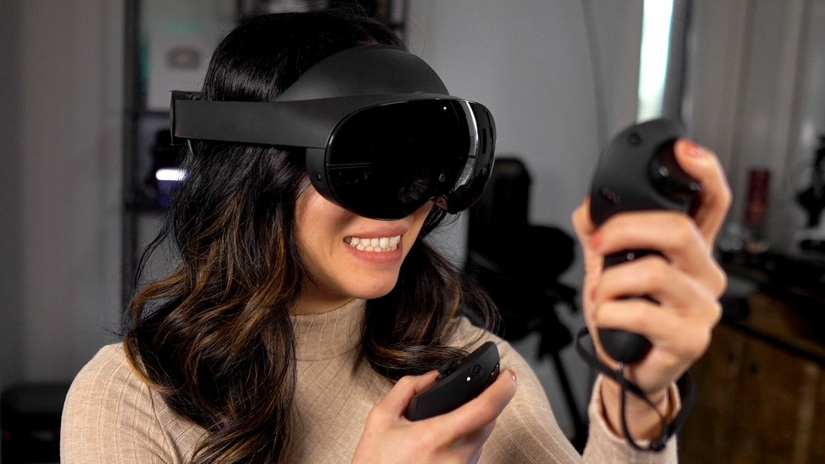 CasandChary's tweet image. Gotta give it to Meta, the Quest Pro looks REALLY slick.

How does it feel and play, tho? My unboxing, setup and first impressions video is now live! Watch here 👀 youtu.be/3EBkAnJuCIE