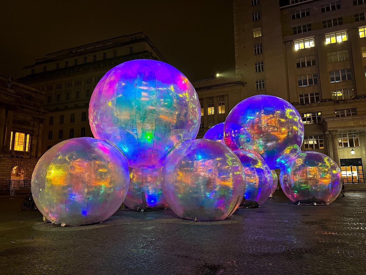 #Liverpool’s Waterfront has been illuminated with a spectacular outdoor art gallery. #RiverOfLight ✨ You can catch the River of Light trail every evening from 5pm to 9pm until Sunday, November 6. MORE INFO: bit.ly/3MzgZpD