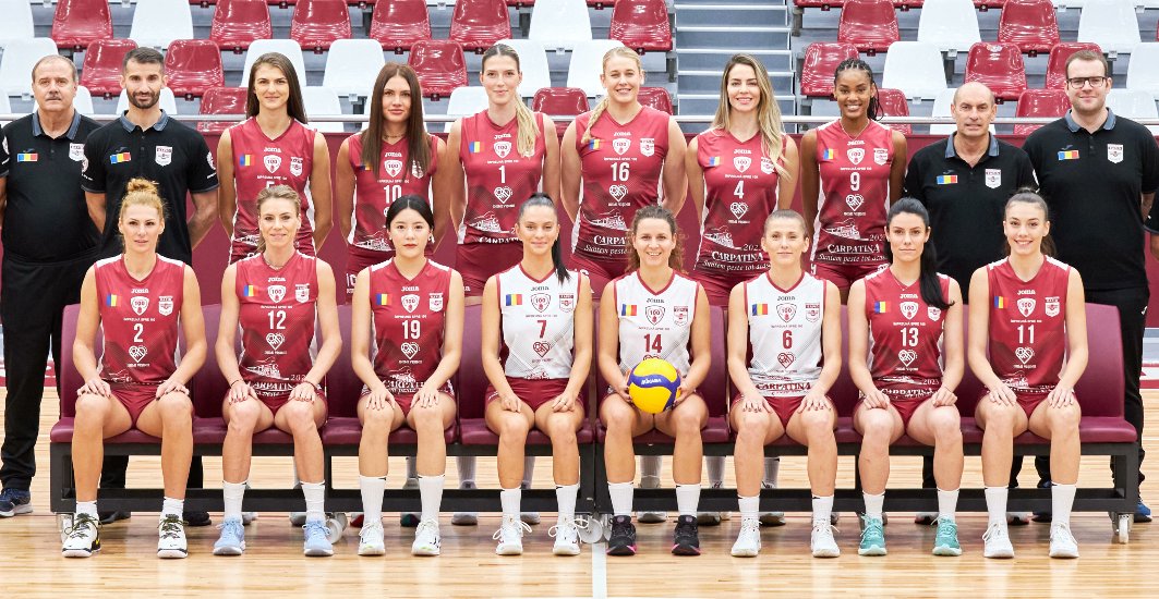 doongie1015's tweet photo. Rapid Bucharest Official Team Photo uploaded on Volleybox

🔗: https://t.co/TAjYB3kKsT

#이다영 #leedayeong #volleyball #여자배구 #rapidbucuresti https://t.co/HM0M1kuTPA