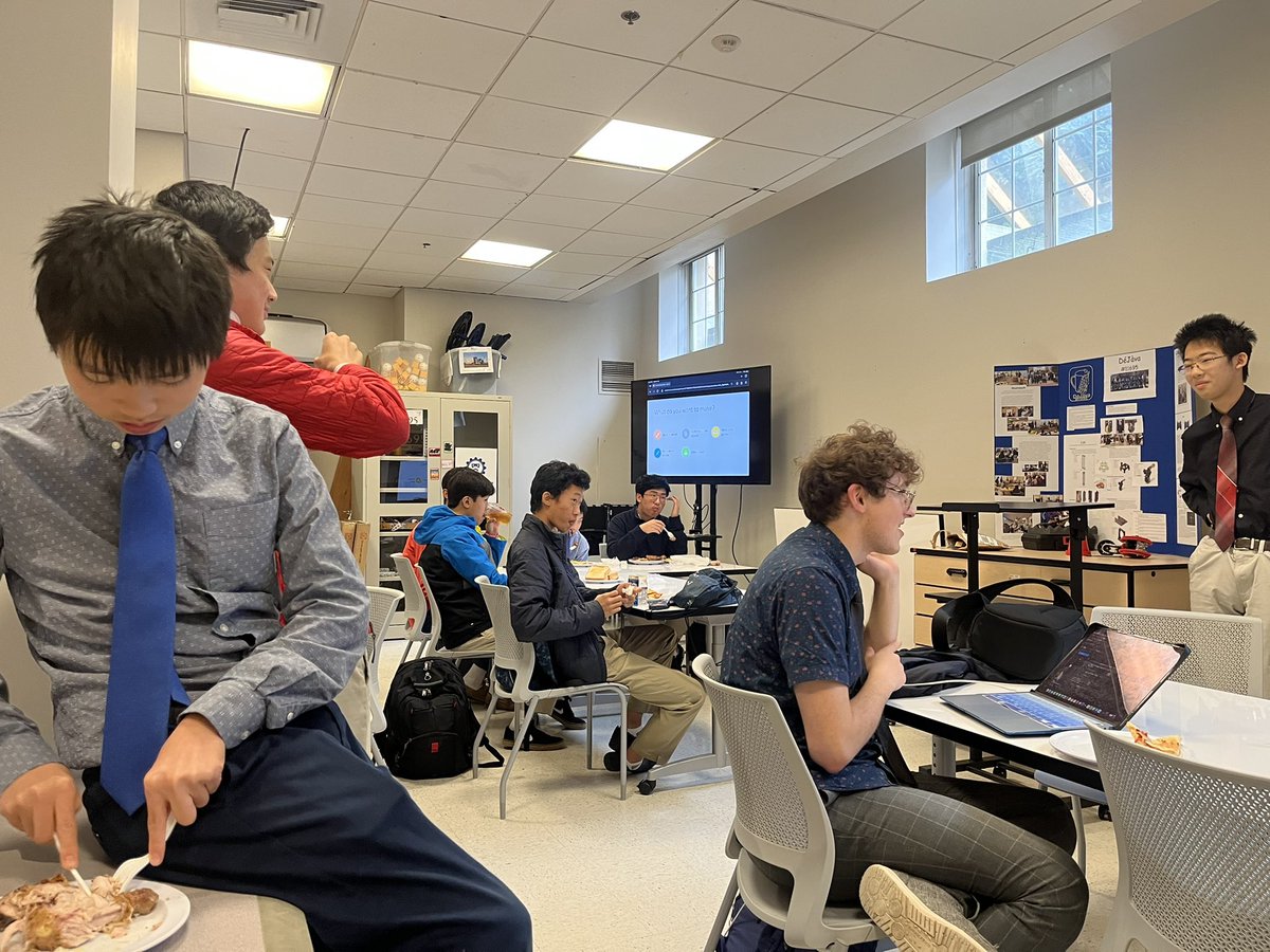MsLynnNichols's tweet photo. Our first AI club meeting! So much fun! @GilmanSchool #GilmanSTEM https://t.co/r0zuplr71L