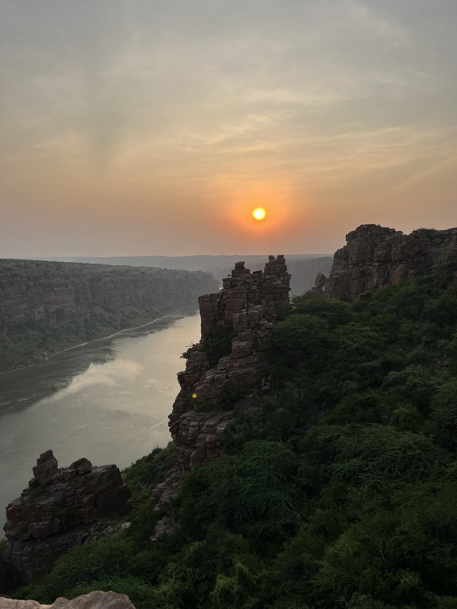 AnilNadig's tweet photo. @desi_thug1 Gandikota in Andhra Pradesh - known as the Grand Canyon of India https://t.co/TCXhqN8AAx