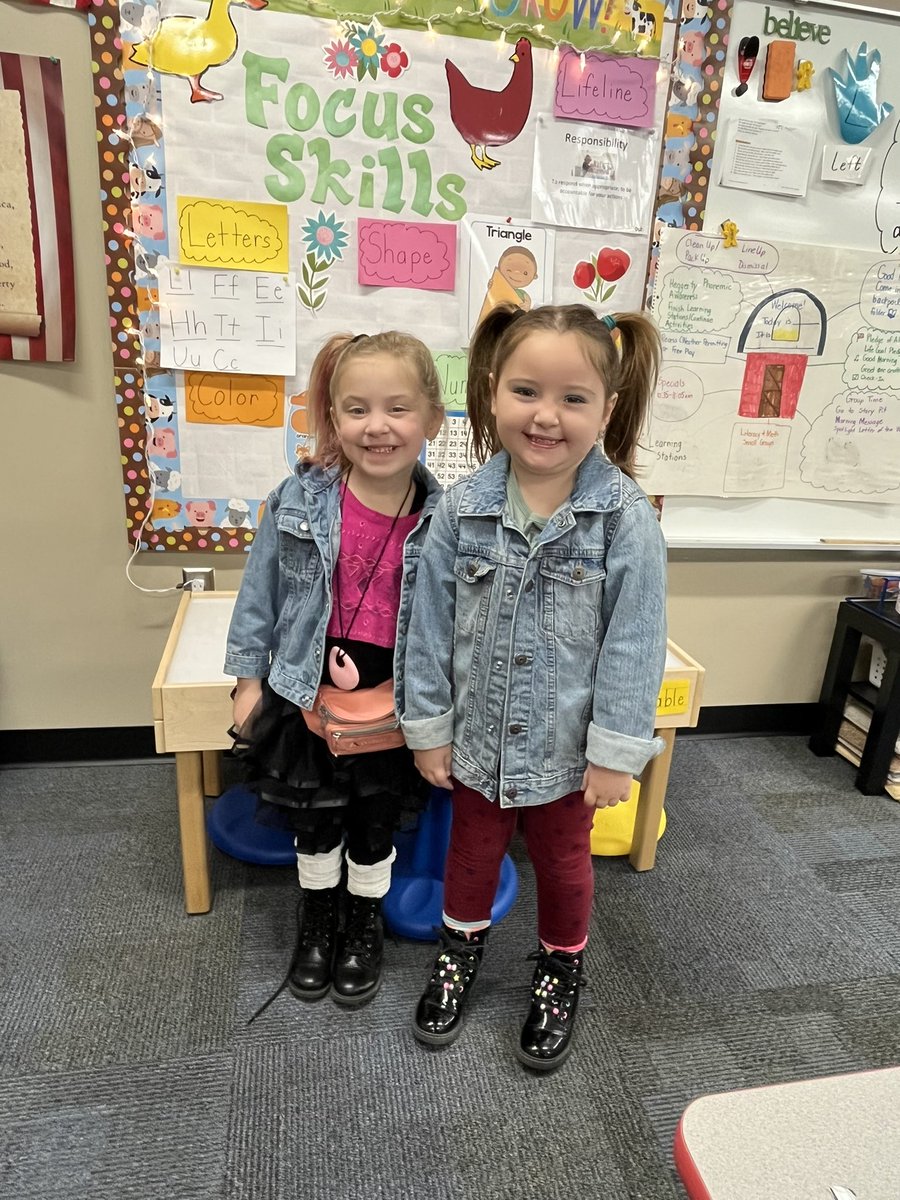 ShannyRinehart's tweet photo. Decades Day for Red Ribbon Week! These cuties are 80’s &amp; 90’s girls! 😊 #TCEStrong @MatthewMillerpe @MrsRinehartTCE @dcjones7 https://t.co/Zk80yHzKNW