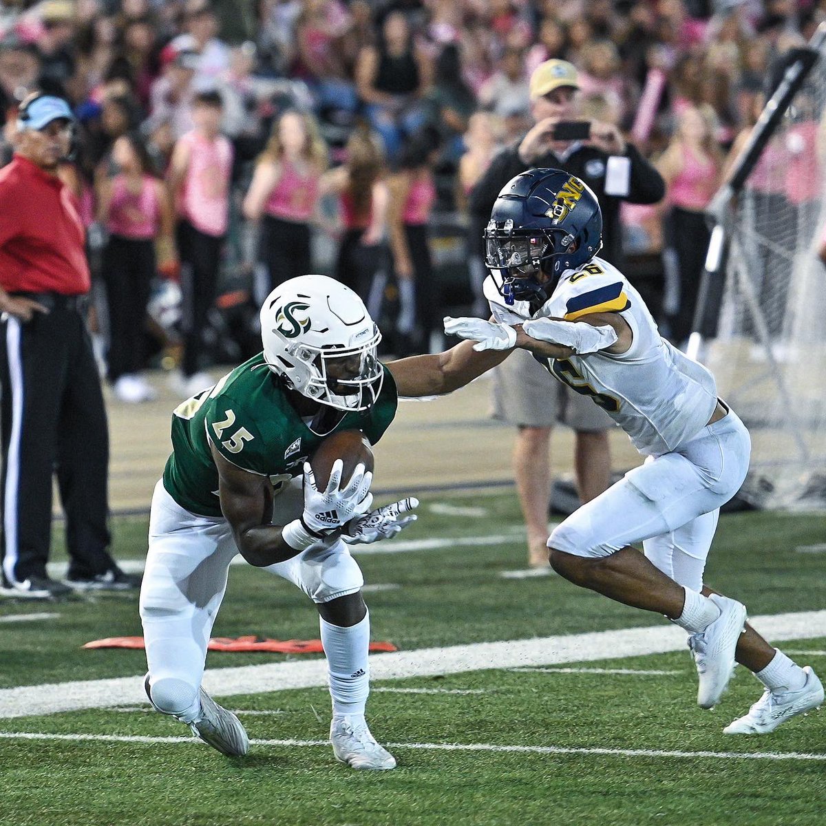 SacHornetsFB's tweet photo. HOMECOMING 2022 CAPTAINS 📣

SPECIAL TEAMS: #25 Elijah Tau-Tolliver, RB
DEFENSE: #27 Gavin Davis-Smith, S
OFFENSE: #88 Charlie McBride, TE

#StingersUp https://t.co/5LfOFKnrhQ