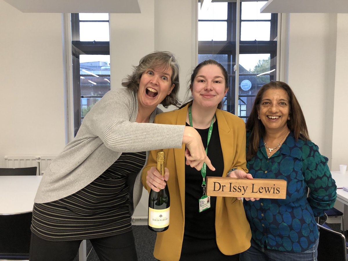 Huge congratulations to Dr <a href="/Isabellewis19/">Dr Issy Lewis</a> and big thank you to <a href="/DMelloFelicity/">Felicity D'Mello</a> 😁🍾🎉 #lumpyskindisease #poxvirus