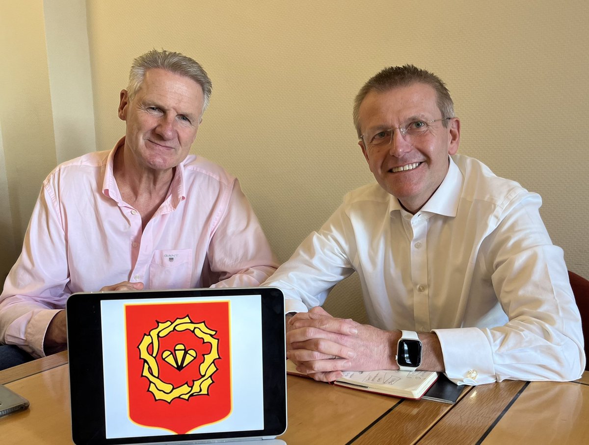 philipozouf's tweet photo. Deputy Tom Binet of St Saviour and I @StatesAssembly this lunchtime at our parishioner drop-in session 

#StSaviour @StSaviourJersey 

For anyone who wants to contact please email p.ozouf@gov.je https://t.co/WEviT7UJ3F