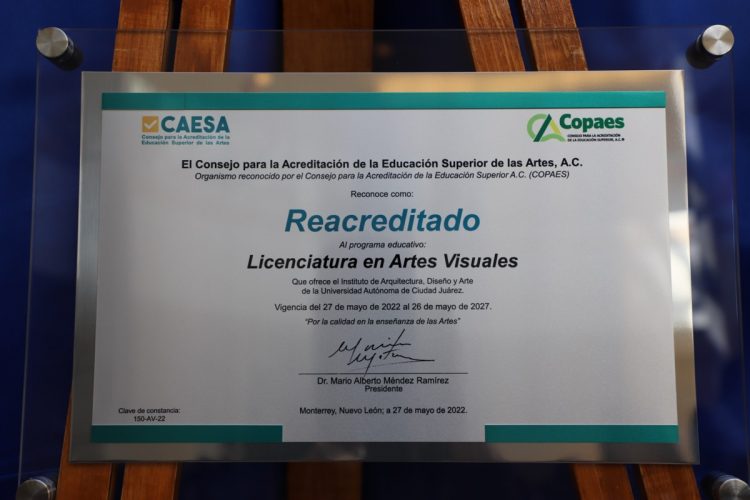 CopaesMx's tweet photo. Apostando a mejorar y conquistar estándares internacionales de calidad las licenciaturas de Música y de Artes Visuales, del Instituto de Arquitectura, Diseño y Arte de la @UACJOFICIAL, fueron reacreditadas por 2ª. ocasión por el #CAESA. @CopaesMx les expresa su reconocimiento. https://t.co/8aMqQfDIuM