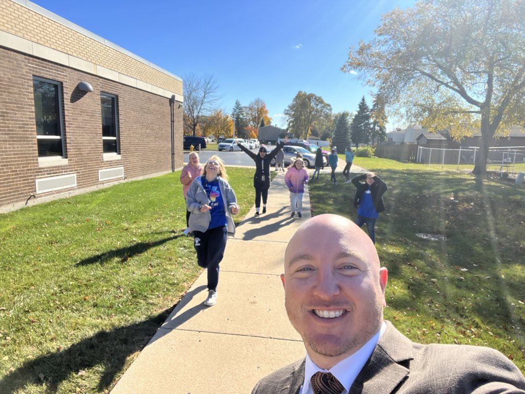 It’s great to see some traditions carry on. 30 years ago I participated as a student and today I was invited back. <a href="/KellerCougars/">Helen Keller Elementary School</a> had a gorgeous Fall day for its annual Pumpkin Chase and Ghostbuster Run. I’m already looking forwarded to next year! #KirbyONE40