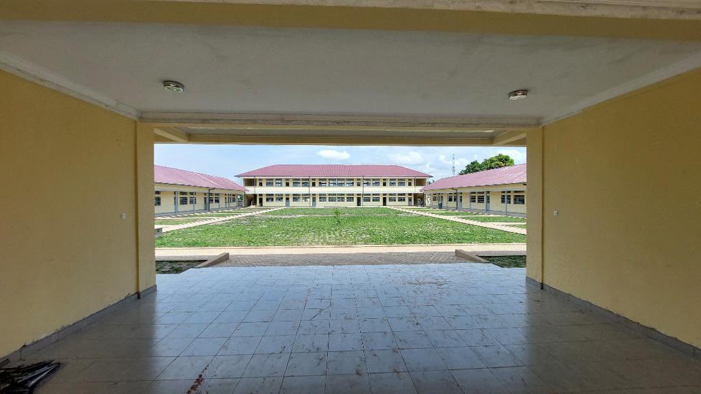 MEDITextiles's tweet photo. Depuis plus de 18 ans de reigne du Seigneur #RAISI , ils ont detourner l'argent de la Gratuite pour construire les Ecoles Privees. 
Voilà la revolution de enseignement sous Un Incompetant . #RDC @elogemwandwe @BenitaNtumba @sylvainlumuanga @LuvDRC https://t.co/KhESdvmfWJ