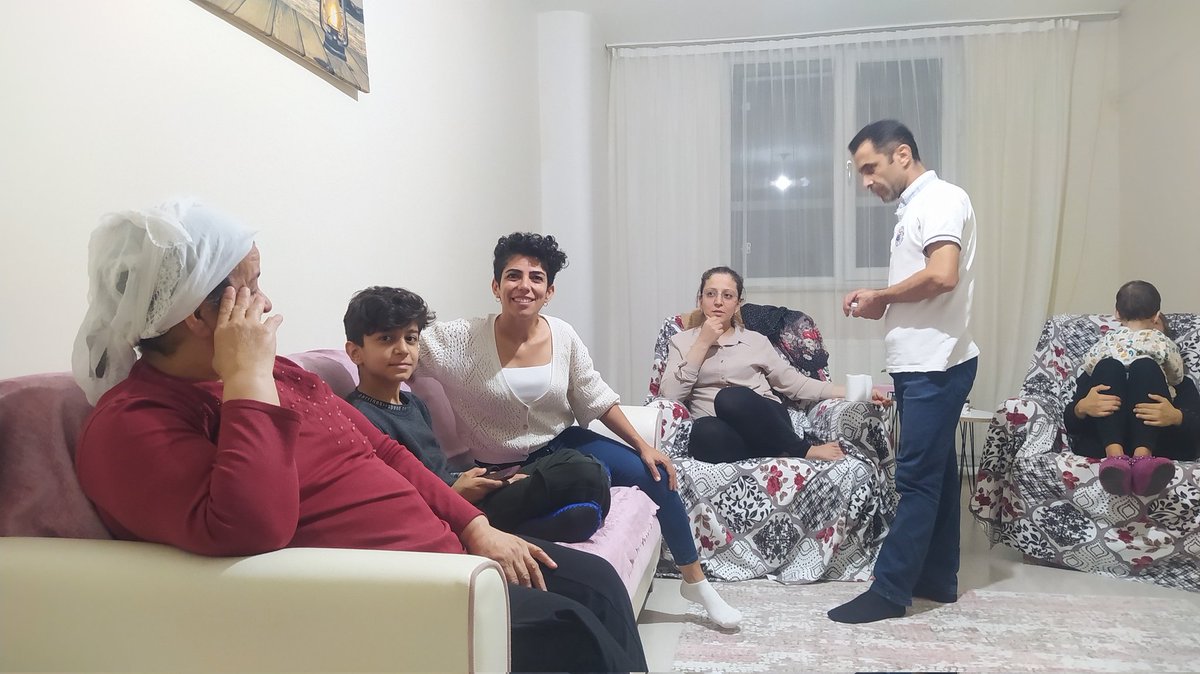 yesildalli's tweet photo. Eğitim ailede başlar. Veli ziyaretlerine başladık.
@BaglarKaymakam
@Diyarbakirmem
@Murat4Kucukali
@BaglarMEM21
@Mehmet_Bulut21
@HsynUlugilkokul
#öğretmengönülleriBAĞLAR https://t.co/mXOPEAgbeM