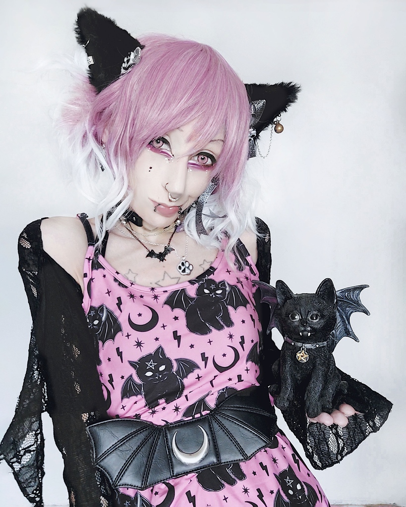toofastclothing's tweet photo. 🦇Batty Black Kitty🐈‍⬛
↓↓
:
★ SHOP NOW ★ https://t.co/i3sHtBEiPg ★⁠
:
:
★
#toofastclothing
#catswag #catstyle #blackcatsrule #blackcats #blackcat #kitty #meow #pastelgothgirl #pastelgothfashion #pastelgothic #pastelgothaesthetic #pastelgothstyle #creepygirls #alternative https://t.co/kQt4NZgJAA