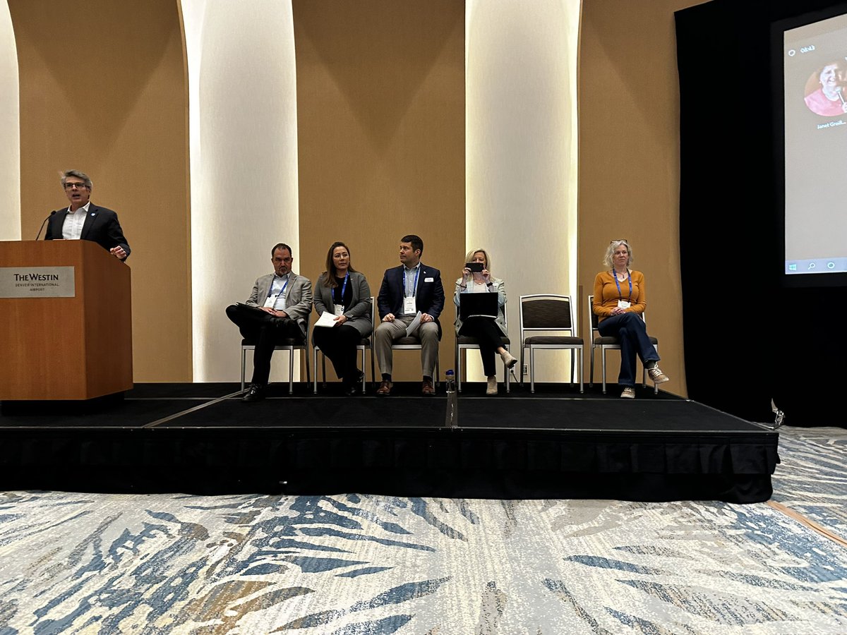 Andrea Hay tweet media