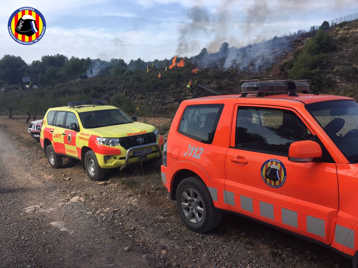 BombersValencia's tweet photo. 🔥🍂 Coordinadors i tècnics forestals de @BombersValencia han coordinat esta setmana ignició i seguretat a crema prescrita de @GVAagroambient a #Llíria, amb #BRIFO Consorci, tècnics #AVSRE, personal de prevenció i tècnic de @GVAagroambient, unitats @GVAbforestals https://t.co/0cPQoyxwRf