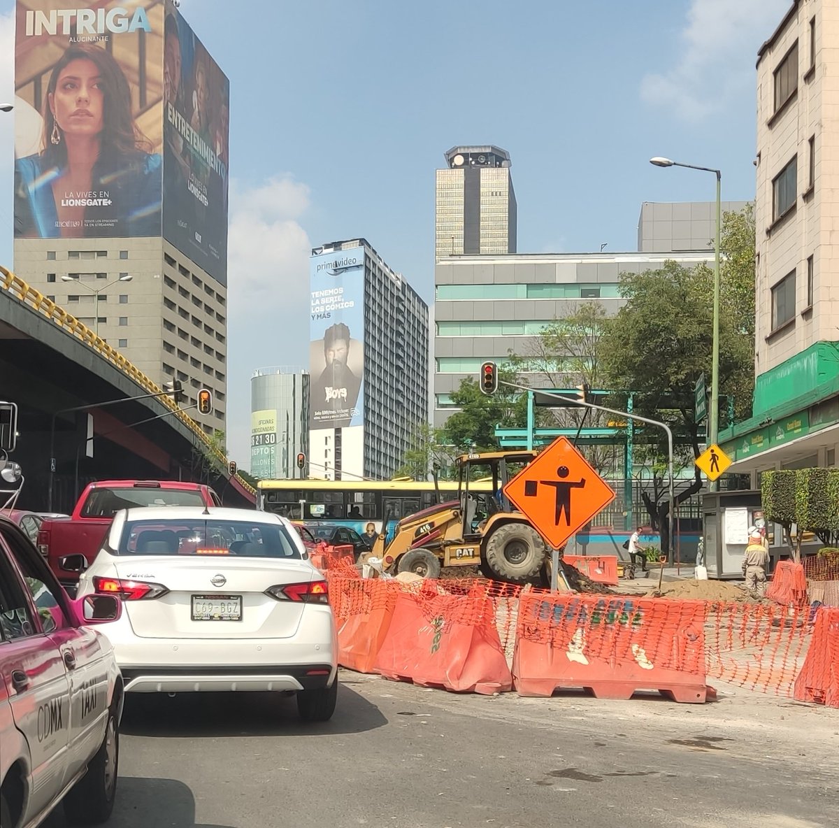 Entendemos la importancia de las obras, pero también la premura con la que se tienen que hacer. Sullivan está estrangulada al entroncar con Circuito Interior. <a href="/CFEmx/">CFEmx</a> <a href="/alertasurbanas/">Alertas Urbanas AU ⚠️</a> <a href="/CFE_Contigo/">CFE_Contigo</a> <a href="/AlcCuauhtemocMx/">Alcaldía Cuauhtémoc</a> <a href="/carlota_cabral/">carlota cabral</a> <a href="/GobCDMX/">Gobierno de la Ciudad de México</a> <a href="/AnaJVillagran/">Ana J Villagrán</a>