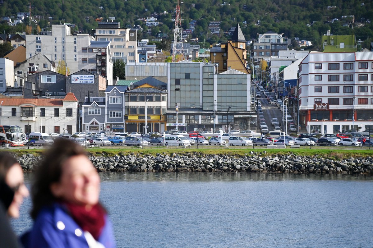 Ushuaia y su frente costero ¡Tierra del Fuego es emoción a primera vista! #Ushuaia #TierraDelFuego #FinDeMundo #NaturalezaAlFin #LaRutaNatural #Patagonia #Argentina