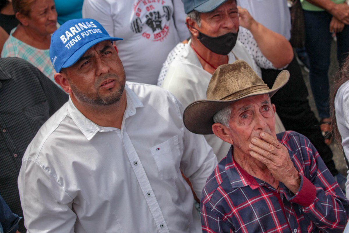 prospericarlos's tweet image. Desde el Municipio #Bolivar de #Barinas Acción Democrática le dice a Venezuela que no hemos salido a competir sino a ganar las elecciones primarias.

Junto a mis hermanos  @andreseloycamejo y @sergiogarrido llevaremos esta tierra llanera a la #prosperidAD #UnidosXVenezuela