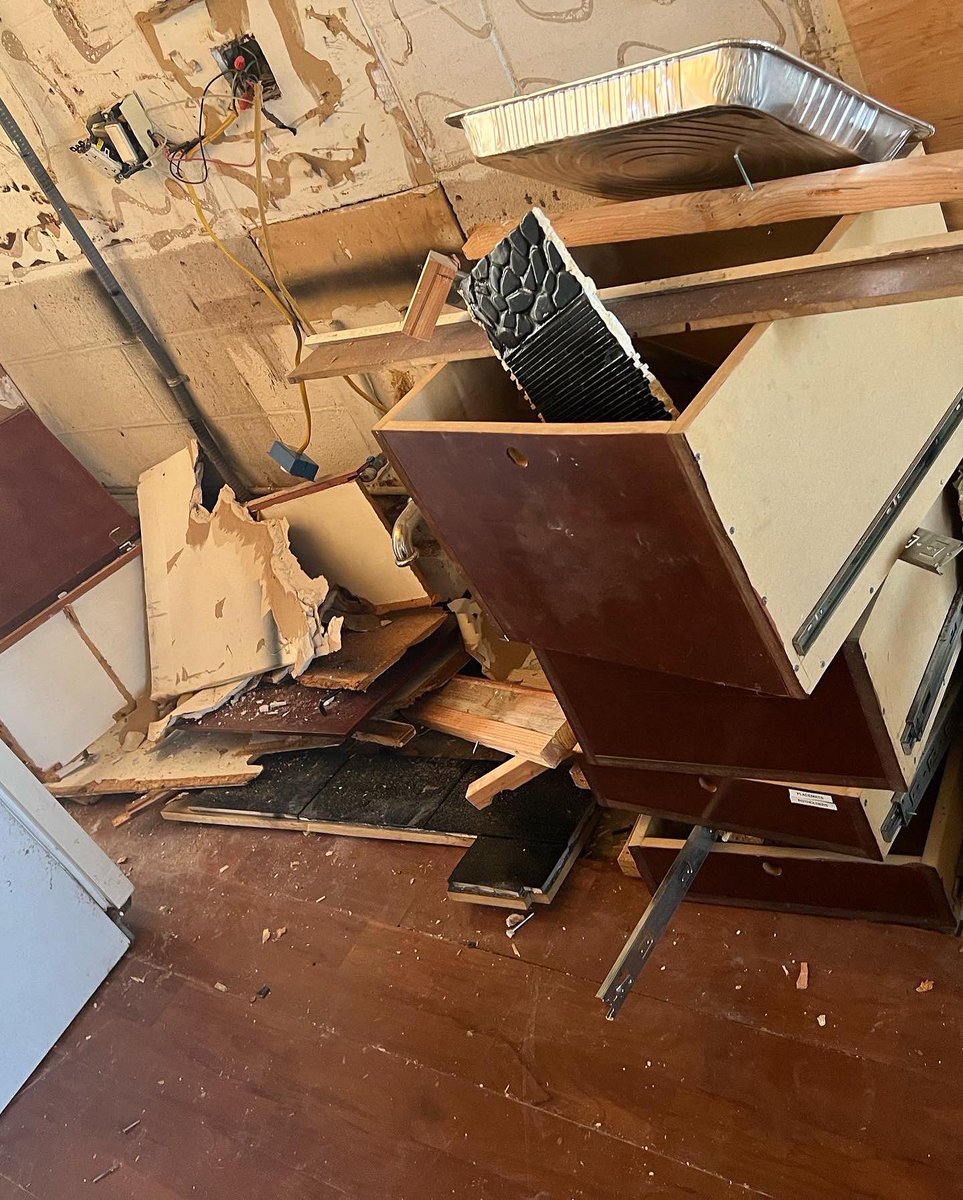 Keo_2000's tweet photo. Demo day at the beach front apartment https://t.co/C8p9WqvWCy