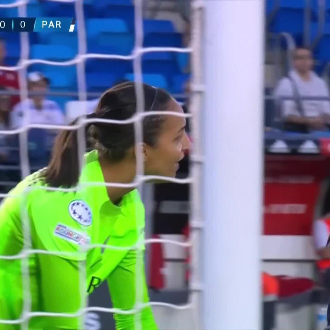 What a save by @BouhaddiSarah ✋

🇬🇧🎙👉  
🇫🇷🎙👉  
🇪🇸🎙👉