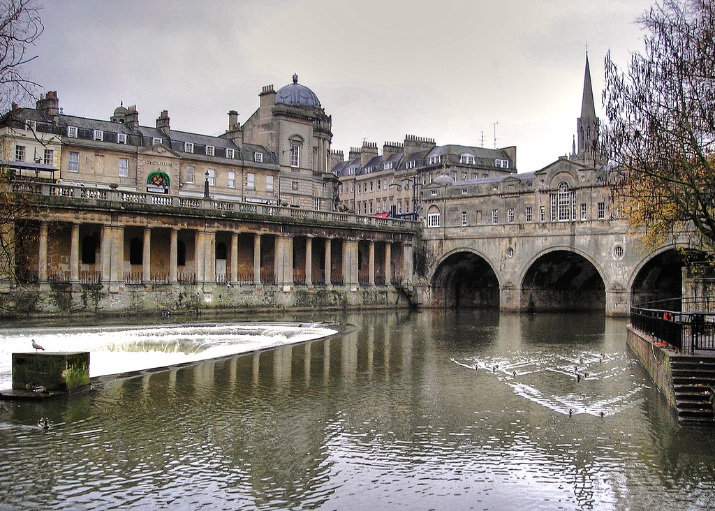 @Chromasophore Not quite so grand but Pulteney Bridge in Bath is pretty awesome.