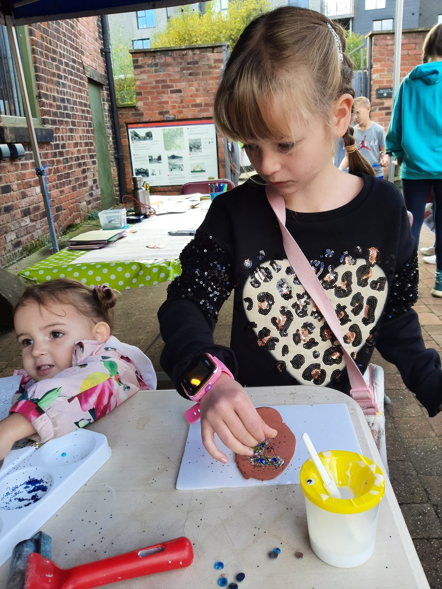 RiverStewards's tweet photo. Thanks to #KINCA @EnvAgencyYNE for our River Clean up volunteers - what a haul! &amp; @KelhamIsland  @ignite_sheff @EfficiencyNorth for helping us get creative and sharing what we all enjoy about our rivers for our #riverlution River Fun Day! https://t.co/IVL5Q2dsNT
