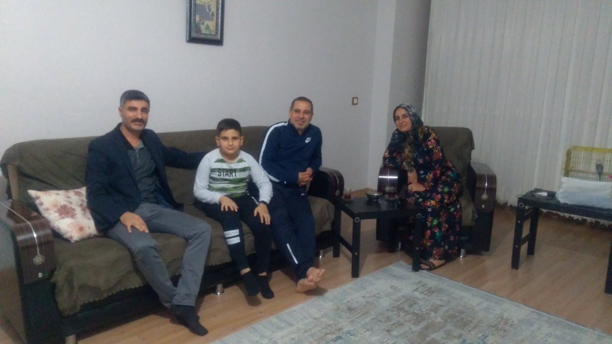 BaglarMEM21's tweet photo. Öğretmenlerimiz etkili bir eğitim için öğrencilerin aileleriyle okulları arasında adeta bir köprü işlevi ifa etmeye başladılar.

#öğretmengönülleriBAĞLAR

@BaglarKaymakam 
@Diyarbakirmem 
@Murat4Kucukali 
@BaglarMEM21 
@Mehmet_Bulut21 https://t.co/EBuPMH1eu8