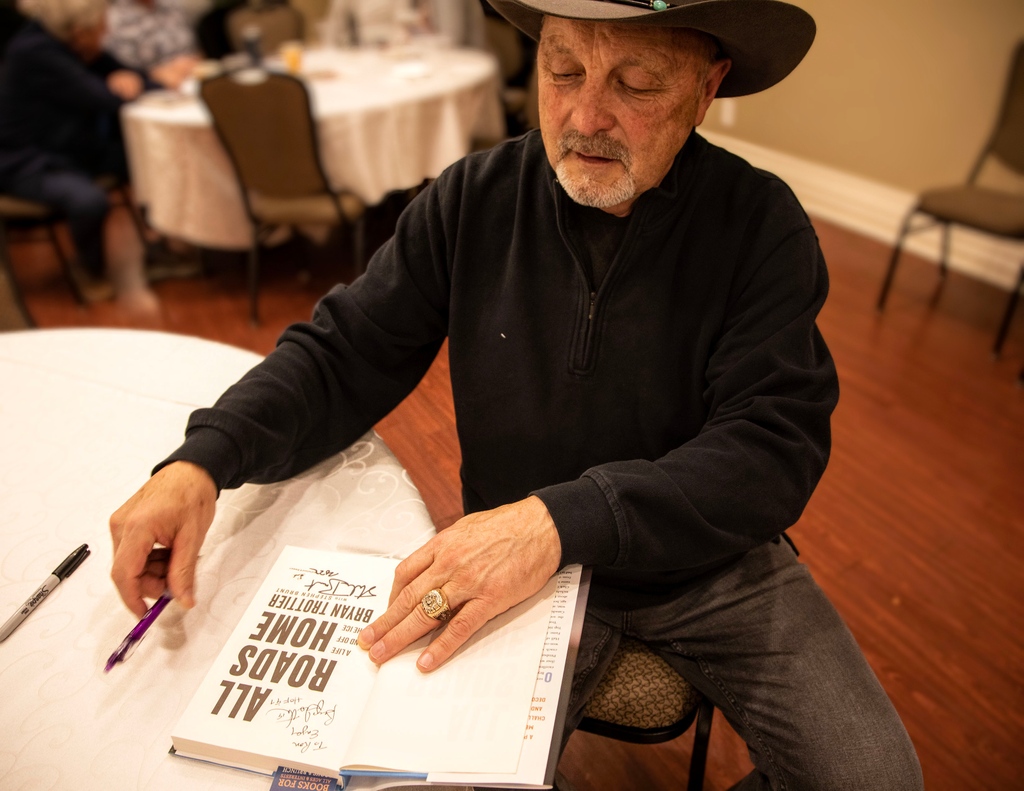 We had such a fabulous time celebrating the release of All Roads Home last evening! 

Thank you to Bryan Trottier and Stephen Brunt for the excellent conversation &amp; to our hosts <a href="/WoodenSticks/">Wooden Sticks Golf</a> and publisher <a href="/McClellandBooks/">McClelland & Stewart</a> for making this night possible!