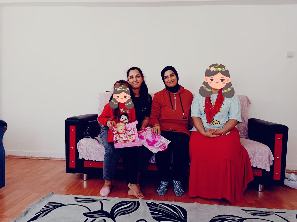 Beyaztebesir21's tweet photo. Öğretmen ki gönülleri bağlayan,sevgi tohumları ekendir.Öğretmenlerimiz yeni tohumlar ekmek için ev ziyareti yaptılar.

#öğretmengönülleriBAĞLAR

📍Bağlar Beyaz Tebeşir İlkokulu

@BaglarKaymakam 
@Diyarbakirmem 
@Murat4Kucukali 
@BaglarMEM21 
@Mehmet_Bulut21 https://t.co/Dh0JZylueG