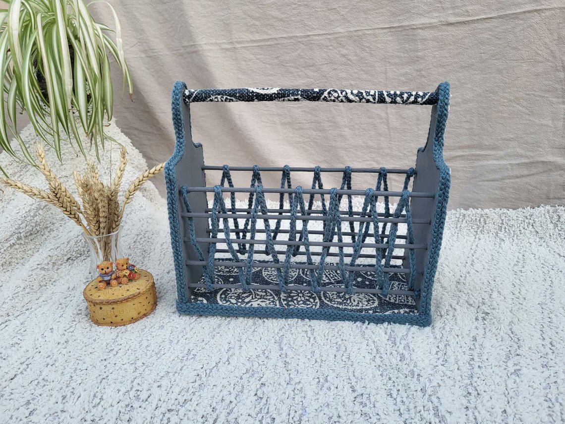 CreationTk's tweet photo. Wooden Caddy Bottle Carrier

If you plan on storing bathroom or kitchen bottles you might want to consider this stylish carrier storage box with a handle. 
#bottlecarrier #woodbox #rusticbox #storagecaddy #Handmadetrug #rusticstoragebox https://t.co/7xBbHQUKkL