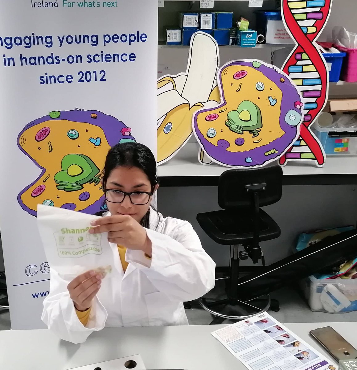 Cellexplorers's tweet photo. Our @uniofgalway team is busy this week with #FantasticDNAInABox visits, in the lead up to #ScienceWeek22!
Here we have Lab Manager Janic, Prep team coordinator Angeline and new Explainer Jisna! 
#BelieveInScience #ScienceRoleModels https://t.co/bazm9jl3e7