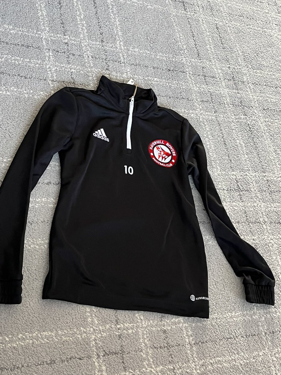 Shinnstallation's tweet photo. Just taken delivery for @HaverhillRovers u9s new training jumpers ⚽️⚽️ https://t.co/M8Vj2F68BX