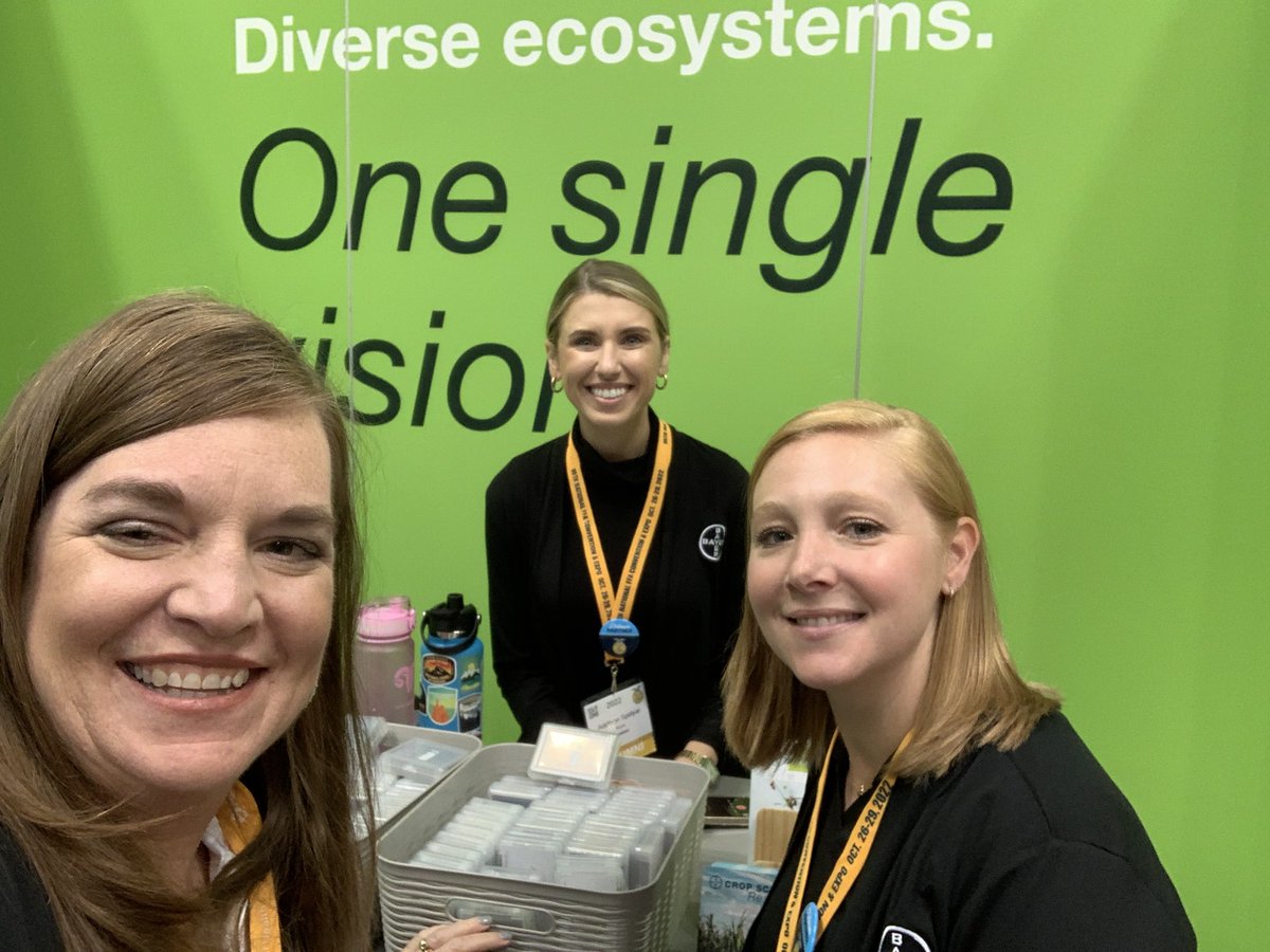 Excited to be working at the <a href="/Bayer4CropsUS/">Bayer U.S. 🇺🇸 | Crop Science</a> booth at #FFA22.  Come see us to talk #biodiversity and grab some playing cards, wildflower seeds &amp; a reusable bag.  Find out more about our US biodiversity initiatives here: bayer.com/en/us/preservi… #WildlifeWins #HelpingHabitats