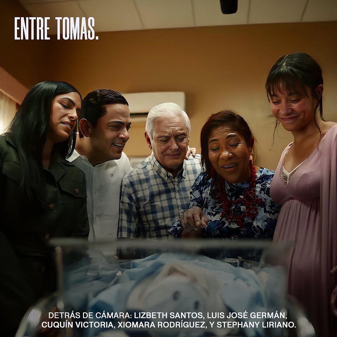 lanticastudios's tweet photo. Llegaron los Pérez Rodríguez! Esta familia es la protagonista de nuestra nueva película que empezó rodaje esta semana. Muy emocionados de estar trabajando con Humberto Tavarez en su opera prima! #LanticaFilms #MadeinDR #DominicanTalent #ShotatPinewood DR https://t.co/T4va7UuN5f