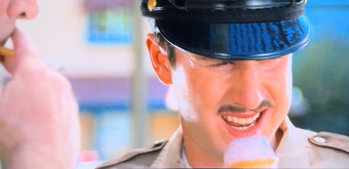 TobysIceCream's tweet photo. Ice Cream in the Movies: Give us a thumbs up if you remember this mid-90’s “meta” slasher/horror cult classic! #tobysicecream #icecreaminthemovies #wescraven #davidarquette #nevecampbell #ghostface #3rules https://t.co/y7RrNlUg3V