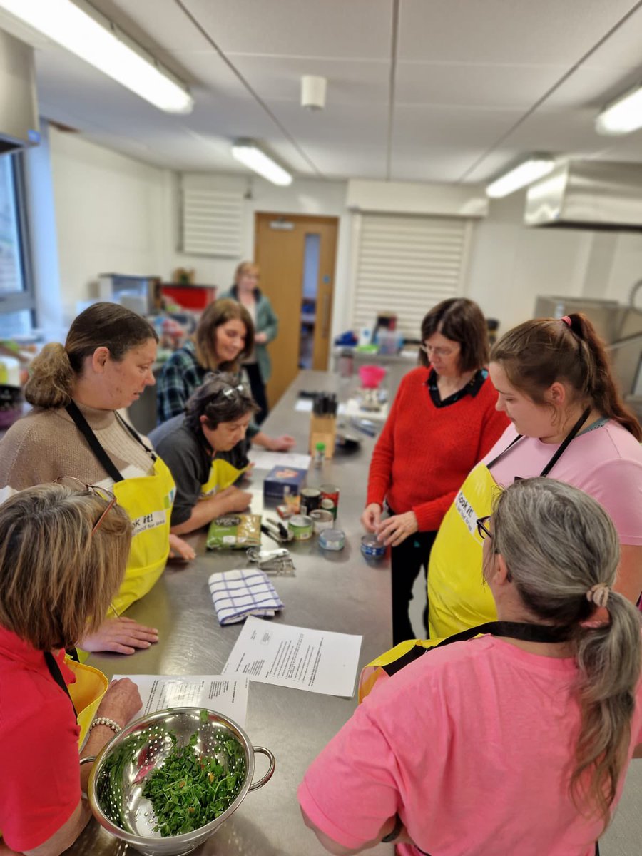 ARCHLCLTD1's tweet photo. Learning &amp; laughing together! Good food &amp; good humour at our Community Food Initiative programme 😋😊 @safefood_net @safefoodnetwork #foodvalues https://t.co/7vZnqx1wHM