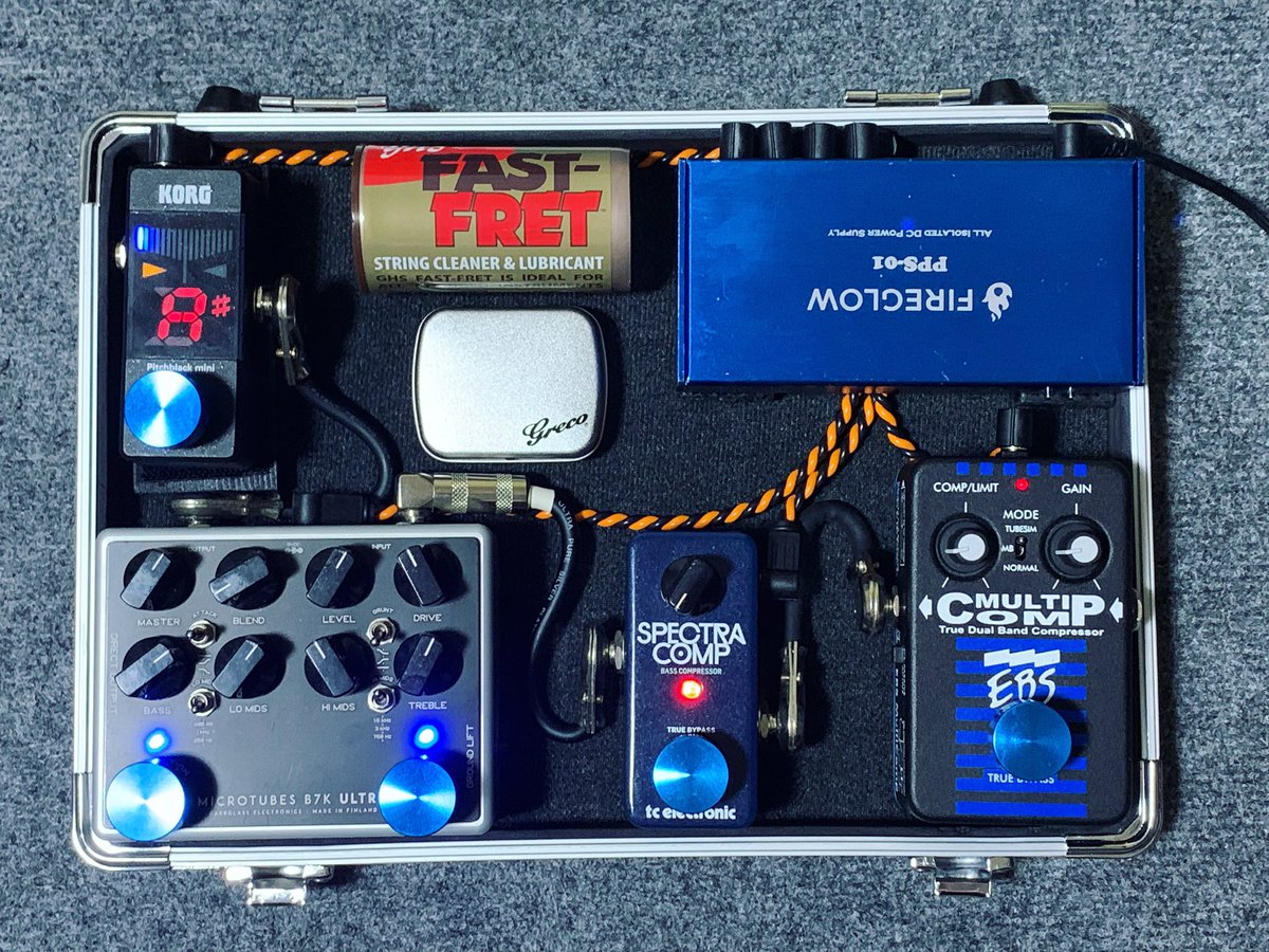 take_scarlet's tweet photo. ロマンとこだわりのエフェクターボードが完成した！

#effectorboard #guitar #bass https://t.co/lmmEsY8VyB