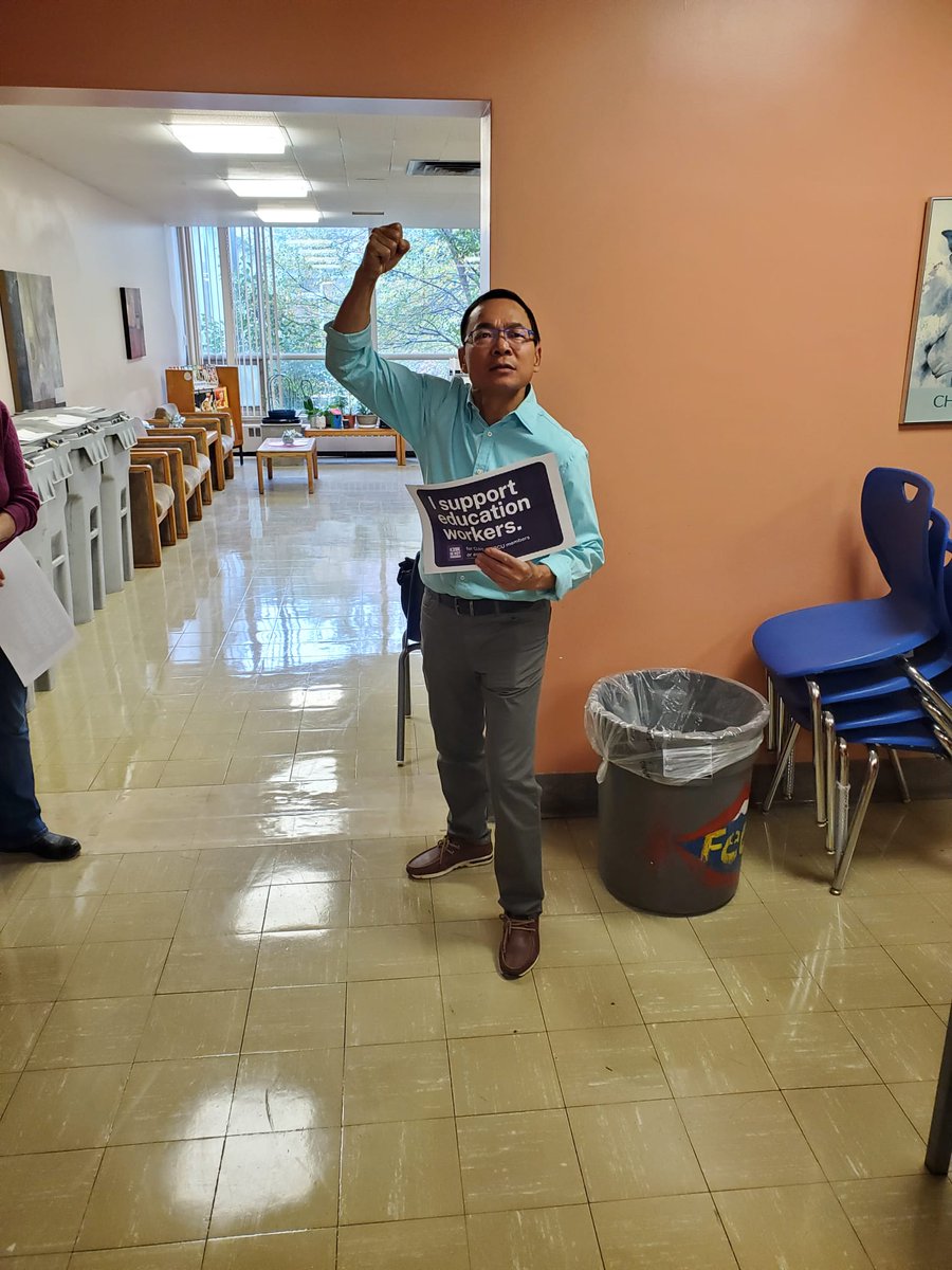 Equity4ADS's tweet photo. Emery ALC teachers support all education workers in @osbcucscso! Our school would function without them!
#39kIsNotEnough #OntEd #OSSTF https://t.co/K99HTVY68o