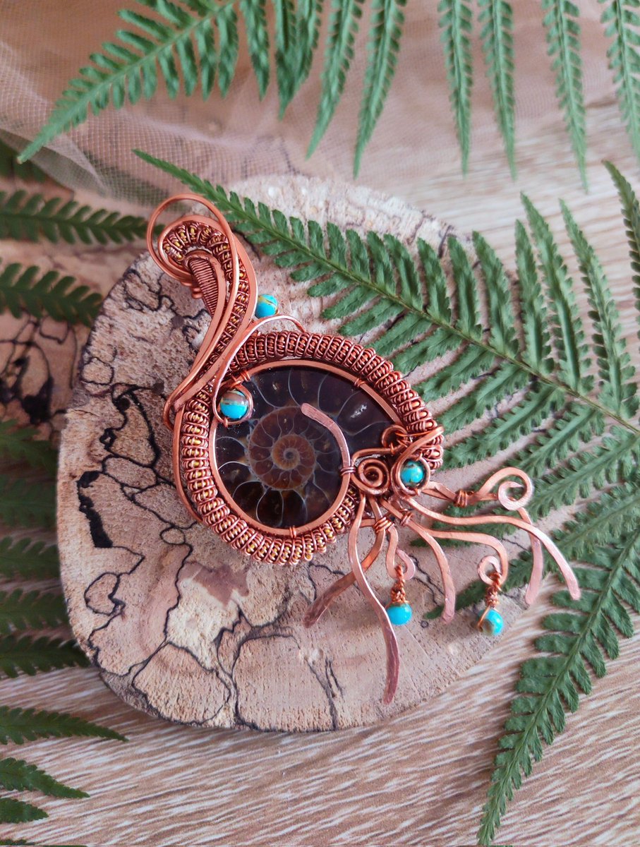 Persephoneia90's tweet photo. Ça à l'air d'être de saison, alors si vous pouviez faire voyager mes petits bijoux pour essayer d'atteindre les 250 followers vous seriez des amours 💕😁 https://t.co/pqDofFjG9R