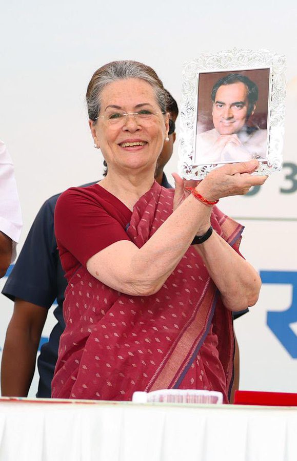 profcongtvm2's tweet photo. #SoniaGandhi Smt.Sonia Gandhi retires as the President of Indian National Congress. Her service and leadership during the tough times will be remembered forever. Thank you Sonia Ji. https://t.co/rWTNnLvZd9
