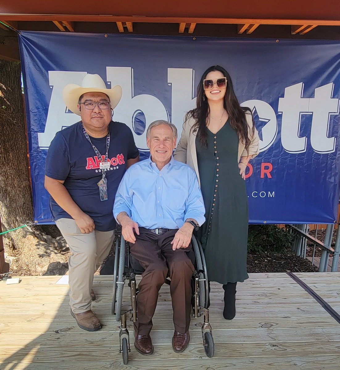 RedPillLatina's tweet photo. @GregAbbott_TX event was massive here in San Antonio! The venue was overflowing! @michaelbexargop and I had a great time helping 
Special thanks to @gomez_melva91 ❤
Shoutouts from the Gov for @CasandraLGarcia and @LujanForTX 🔥 
We are so ready to win big this November!
Vamos! https://t.co/oK8gtesAfr