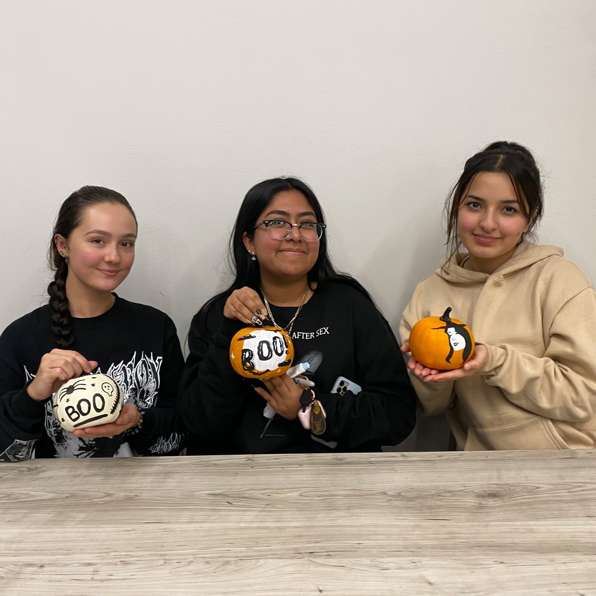WGAESF's tweet photo. The University of Illinois-Chicago Evans Scholars are getting in the spirit of Spooky SZN. 🎃 https://t.co/V73Uy4OJ3W