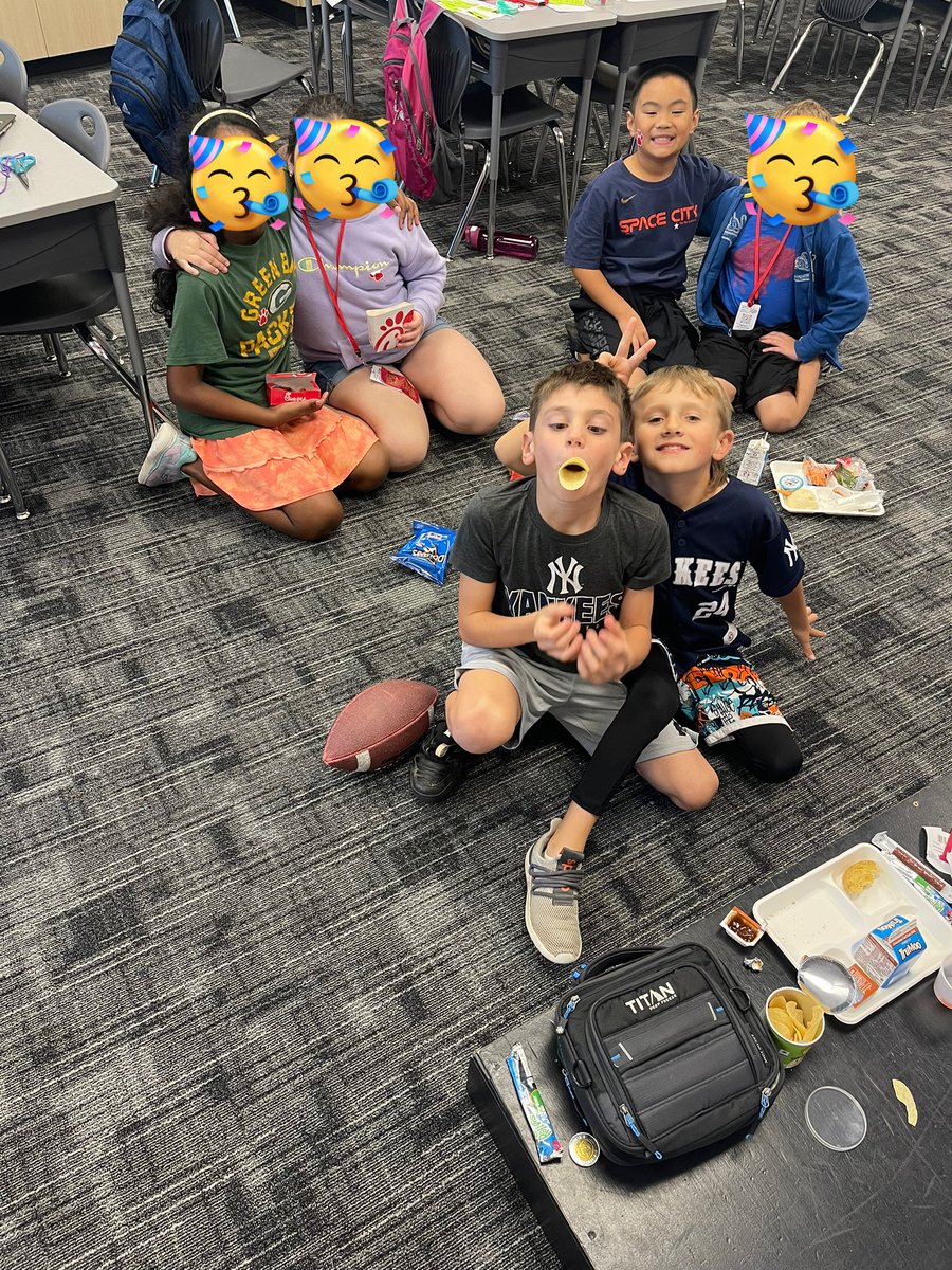 MrsBarosClass's tweet photo. It’s always a good day when lunch in the classroom is involved! So thankful for these hard workers for using their PBIS points to have a special movie lunch ❤️🐾 https://t.co/SEmE7djupT