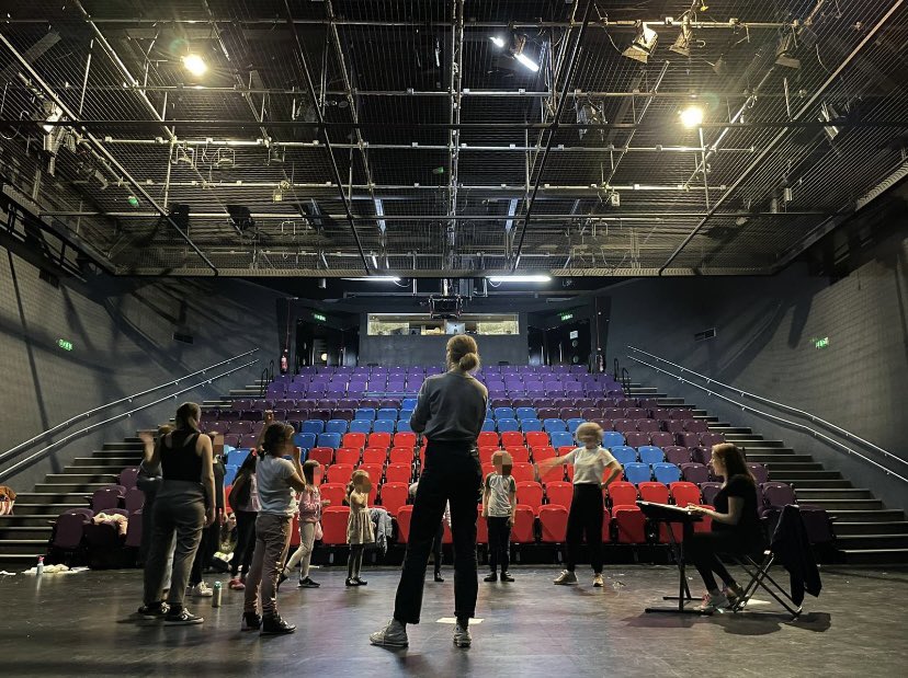 Thank you to the children at <a href="/Z_arts_mcr/">Z-arts</a> who helped us work out some tricky bits of our new show today. Next stop: Takeover Festival 2022 in St Helens &amp; Knowsley! 
heartofglass.org.uk/project-and-ev…